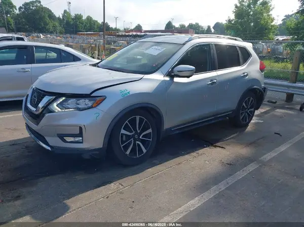 JN8AT2MVXJW348520 2018 NISSAN ROGUE - Image 2