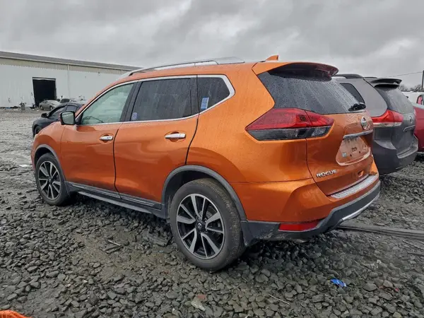 JN8AT2MVXJW349473 2018 NISSAN ROGUE - Image 2