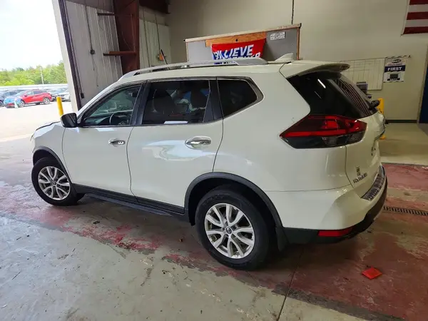 JN8AT2MVXJW349621 2018 NISSAN ROGUE - Image 2