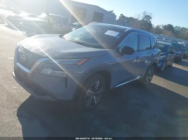 JN8AT3CB4MW214748 2021 NISSAN ROGUE - Image 2