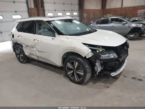JN8AT3CB5MW238668 2021 NISSAN ROGUE - Image 1