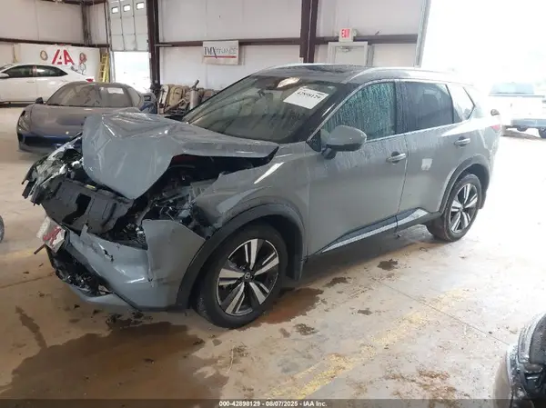 JN8AT3CB5MW238976 2021 NISSAN ROGUE - Image 2