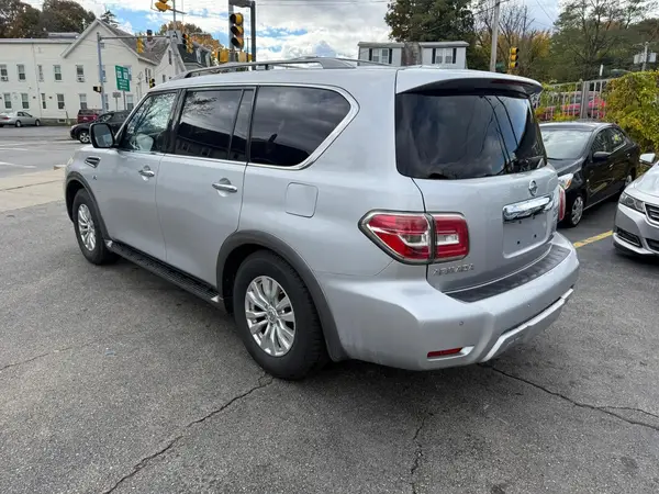 JN8AY2NC0H9509030 2017 NISSAN ARMADA - Image 2
