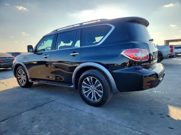 JN8AY2NC7H9511504 2017 NISSAN ARMADA - Image 2