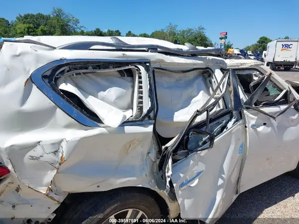 JN8AY2NC8H9510930 2017 NISSAN ARMADA - Image 8