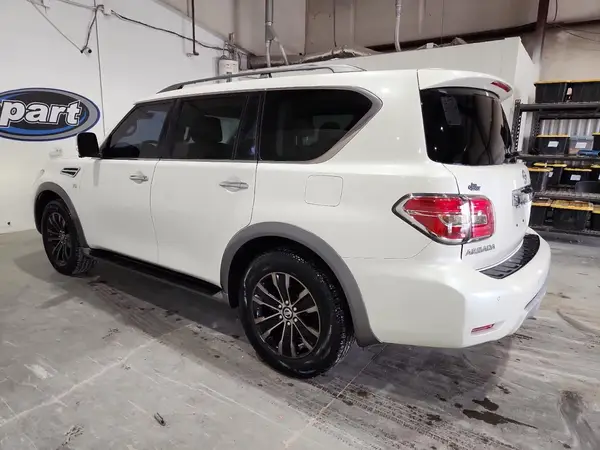 JN8AY2ND8J9050943 2018 NISSAN ARMADA - Image 2