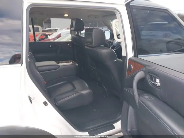 JN8AY2NE5H9703733 2017 NISSAN ARMADA - Image 8