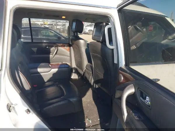 JN8AY2NE5J9734020 2018 NISSAN ARMADA - Image 8