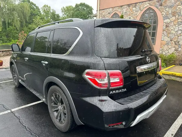 JN8AY2NE7H9701305 2017 NISSAN ARMADA - Image 2