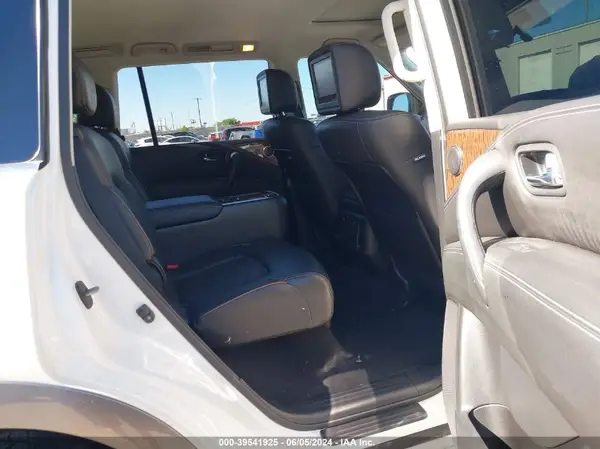 JN8AY2NE7J9730759 2018 NISSAN ARMADA - Image 8