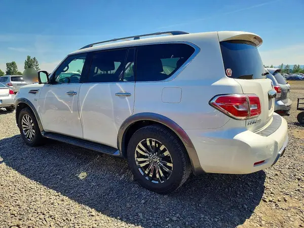 JN8AY2NE7J9733628 2018 NISSAN ARMADA - Image 2