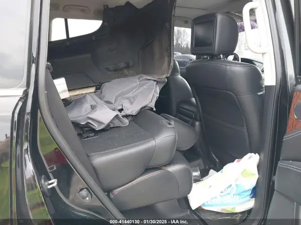 JN8AY2NE8K9755381 2019 NISSAN ARMADA - Image 8