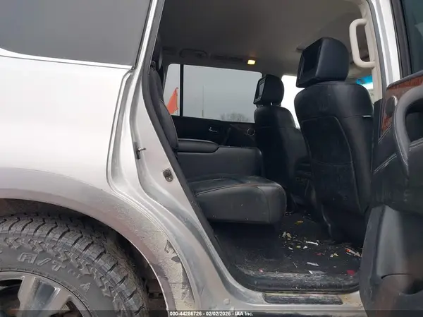 JN8AY2NE9H9701483 2017 NISSAN ARMADA - Image 8