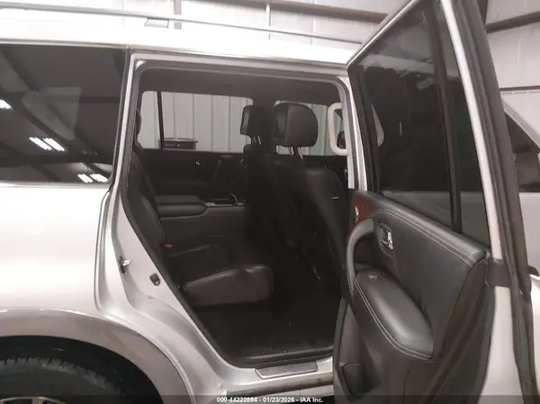 JN8AY2NE9H9704108 2017 NISSAN ARMADA - Image 8