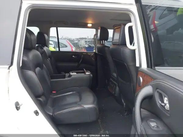 JN8AY2NF5J9330868 2018 NISSAN ARMADA - Image 8