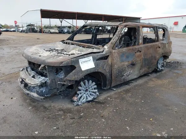 JN8AY2NF5L9360312 2020 NISSAN ARMADA - Image 2