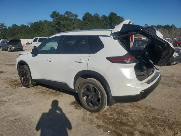 JN8BT3BA0RW350654 2024 NISSAN ROGUE - Image 2