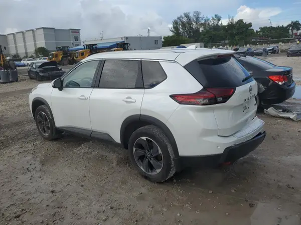 JN8BT3BA0RW354526 2024 NISSAN ROGUE - Image 2