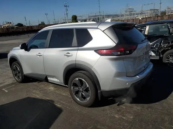 JN8BT3BA2RW358867 2024 NISSAN ROGUE - Image 2