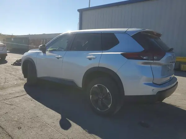 JN8BT3BA7RW352384 2024 NISSAN ROGUE - Image 2