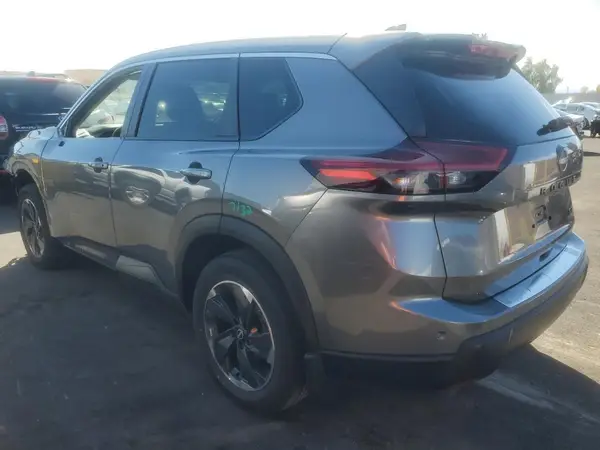 JN8BT3BA8RW002598 2024 NISSAN ROGUE - Image 2