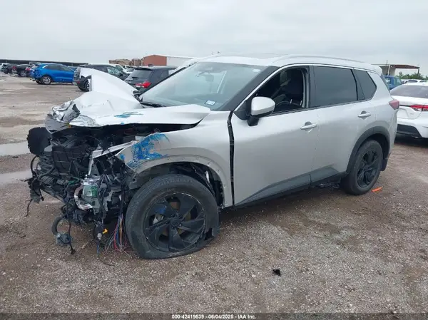 JN8BT3BA8RW357061 2024 NISSAN ROGUE - Image 2