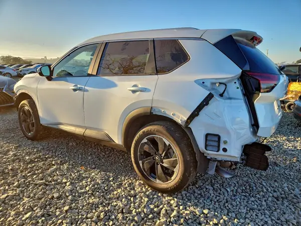 JN8BT3BA9RW359496 2024 NISSAN ROGUE - Image 2
