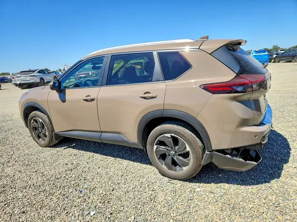 JN8BT3BB0RW285586 2024 NISSAN ROGUE - Image 2