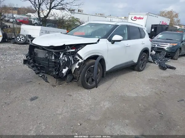 JN8BT3BB1RW427072 2024 NISSAN ROGUE - Image 2