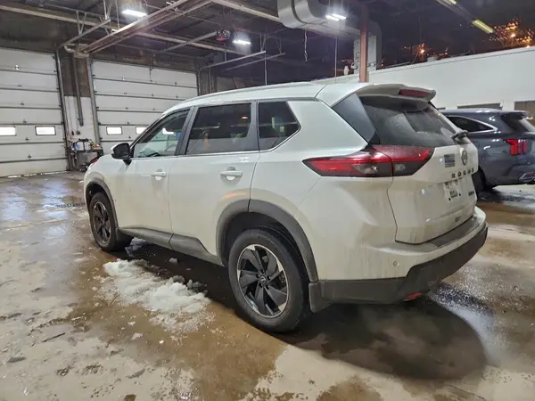 JN8BT3BB1RW439013 2024 NISSAN ROGUE - Image 2