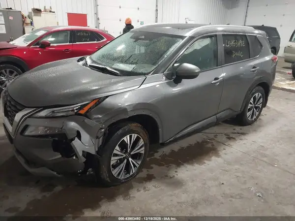 JN8BT3BB4NW339143 2022 NISSAN ROGUE - Image 2