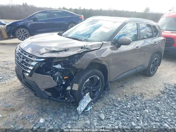 JN8BT3BB5RW177366 2024 NISSAN ROGUE - Image 2