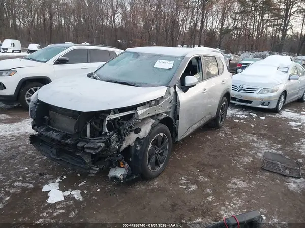 JN8BT3BB5RW422893 2024 NISSAN ROGUE - Image 2