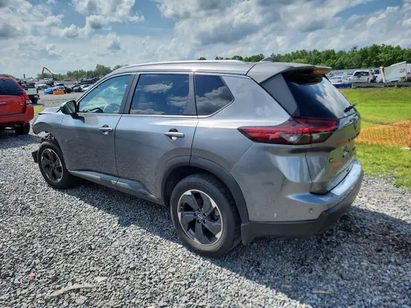 JN8BT3BB5RW426779 2024 NISSAN ROGUE - Image 2