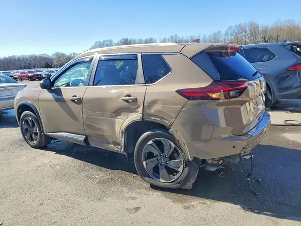 JN8BT3BB5RW427527 2024 NISSAN ROGUE - Image 2