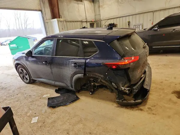 JN8BT3BB6RW183967 2024 NISSAN ROGUE - Image 2