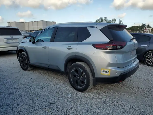 JN8BT3BB6RW286211 2024 NISSAN ROGUE - Image 2