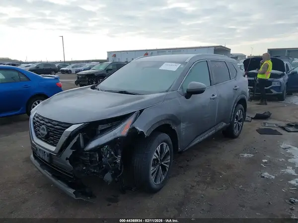 JN8BT3BB7NW337029 2022 NISSAN ROGUE - Image 2