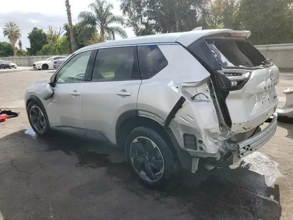 JN8BT3BB7RW421275 2024 NISSAN ROGUE - Image 2