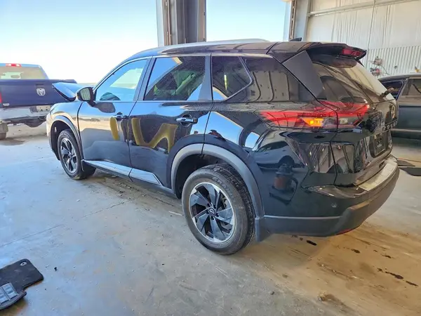 JN8BT3BB7RW424368 2024 NISSAN ROGUE - Image 2