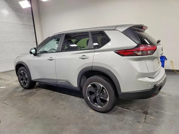 JN8BT3BB7RW425861 2024 NISSAN ROGUE - Image 2