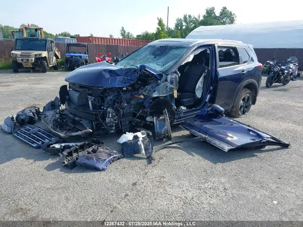 JN8BT3BB7RW429330 2024 NISSAN ROGUE - Image 2