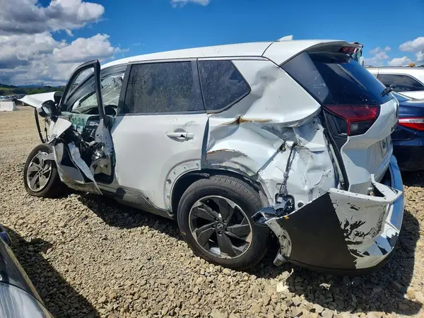 JN8BT3BB8RW424718 2024 NISSAN ROGUE - Image 2