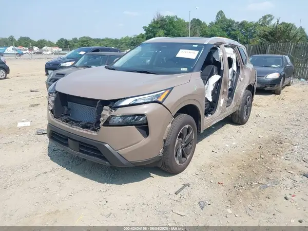 JN8BT3BB8RW446489 2024 NISSAN ROGUE - Image 2