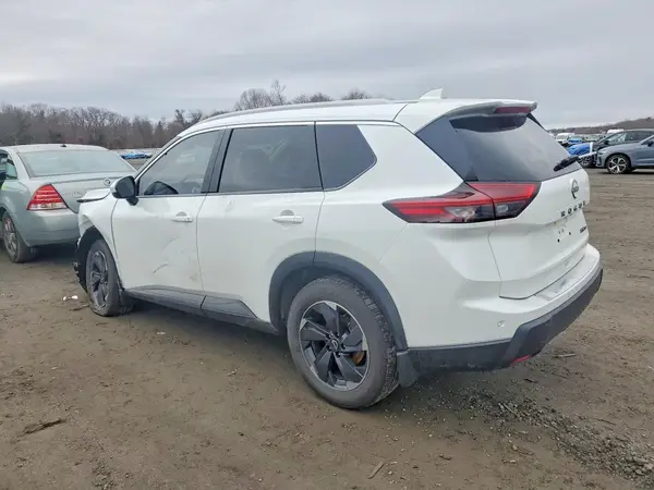 JN8BT3BB9RW438630 2024 NISSAN ROGUE - Image 2