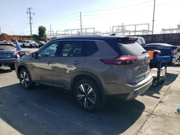 JN8BT3CA1RW003350 2024 NISSAN ROGUE - Image 2