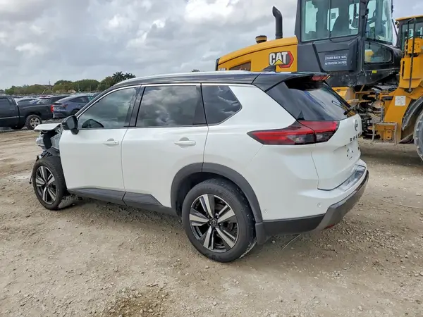 JN8BT3CA7RW000484 2024 NISSAN ROGUE - Image 2