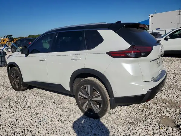 JN8BT3CA7RW000601 2024 NISSAN ROGUE - Image 2