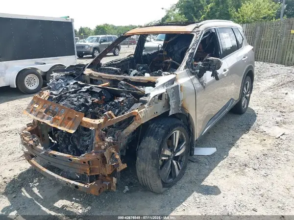 JN8BT3CB2NW332853 2022 NISSAN ROGUE - Image 2
