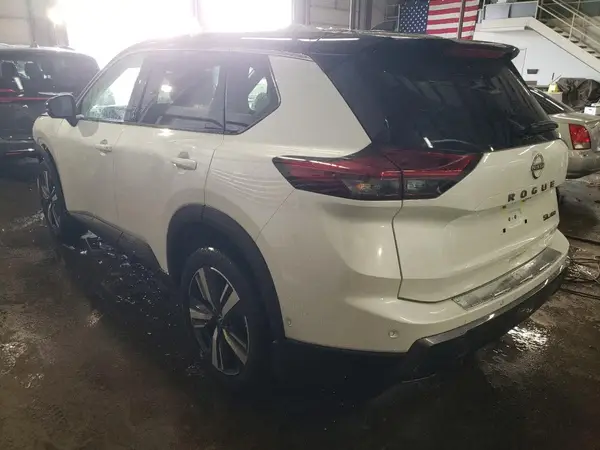 JN8BT3CB7RW178906 2024 NISSAN ROGUE - Image 2